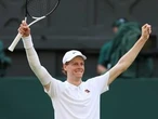 Jannik Sinner beats 2-time defending champion Carlos Alcaraz to win his first Wimbledon title