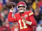 Vikings sign QB Carson Wentz to back up J.J. McCarthy, send Sam Howell to the Eagles