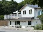 SUNNY DAYS: Southampton’s The Beach Motel shines bright