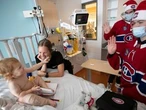 Photos: Canadiens visit Montreal Children's Hospital