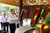 Tổng Bí thư, Chủ tịch nước dâng hương liệt sĩ ở công viên Lê Thị Riêng