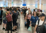 Khách qua Tân Sơn Nhất mùa du lịch hè gần bằng cao điểm Tết