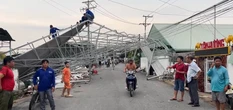 Giông lốc khiến 47 căn nhà ở Đồng Tháp bị sập, tốc mái