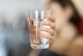 Un estudio quería saber cuál bebida hidrataba más, y no, no es el agua