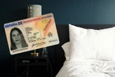Que te escaneen el DNI en un hotel durante el check-in puede salir muy caro: la AEPD ha multado con 5.000 euros esta práctica 