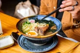 Japón encontró en el ramen la clave para mejorar su economía, hasta que se topó dos problemas: Alemania y Dinamarca  