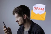 Este hombre usó la IA para desesperar a los teleoperadores comerciales. Una solución para lidiar con las llamadas de spam 