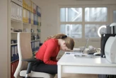 México trabaja más que casi todos, pero produce menos: el estrés y dormir mal explican el problema 