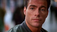 Alguien decidió viajar en el tiempo 88 veces seguidas en Titanfall 2, pero nadie esperaba encontrarse con Van Damme