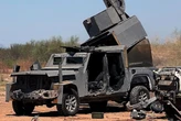 El narco en México lleva años fabricando sus tanques estilo Mad Max: son los "autos monstruo" y el gobierno destruyó 18 de ellos