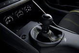 Por años nos dijeron que ya casi nadie quería cajas manuales. Nissan cree que los conductores están cambiando de opinión 