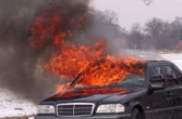 Tu auto puede incendiarse en menos de dos minutos y estos consejos te ayudarán a reaccionar mejor 