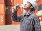 El calor ya le está pegando al trabajo en México: menos productividad, más riesgos y jornadas cada vez más pesadas 