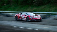 Un auto eléctrico ya corre más rápido que un avión en despegue: el BYD YANGWANG U9 alcanzó 472 km/h y rompió récord mundial 