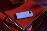 Celular con Android puro y muchos años de actualizaciones. Es pequeño y dice tener las mejores cámara en la gama  