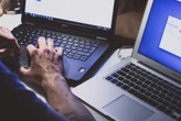 Un hombre tenía 13 empleos tech, pero trabajaba haciendo la manicura y subcontrataba a otros. Se le acusa de financiar a Corea del Norte 