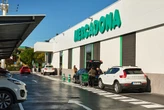¿Quiere bolsa, señora? No, quiero mi tarjeta. Mercadona despide a un empleado que hizo compras con la tarjeta de una clienta 