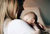 La gran paradoja de los nórdicos: presumen de paridad, pero la inmensa mayoría de las bajas por nacimientos recaen en las madres 