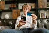 No registrar tu celular con la CURP no solo pone en riesgo tu línea: también puede dejarte fuera de tu app bancaria 