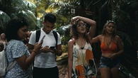 La Gen Z tiene un problemón con el coste de la vida. Una empresa cree que muchos darán toda su actividad en internet por unos euros 