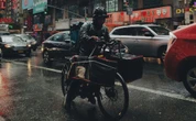 Así es el sistema mediante el que un repartidor de una firma de "delivery" logró estafar 2,5 millones en meses, con cuatro socios 
