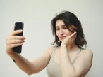 En México, grabar una crisis emocional en internet suele verse como exageración: la psicología dice otra cosa 