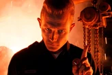 Parece un error descomunal de Terminator 2, pero no lo es: si pausas la película en el minuto 108 verás cómo al cyborg T-1000 le salen tres brazos, ¿por qué? 