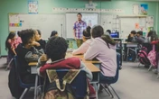 La generación Z pasa de las tech. Quieren trabajo estable, amable y con vacaciones largas: su sueño es la educación, según LinkedIn