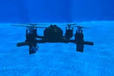 Estudiantes crearon un dron híbrido: vuela por los aires y luego se sumerge sin problemas en el agua 