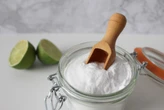 Si buscas que la ropa quede completamente blanca y brillante tras salir de la lavadora solo necesitas este producto alcalino que tienes en casa 