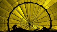 Que muchos CEOs tengan indemnizaciones millonarias pese a ser despedidos tiene un nombre: golden parachute o paracaídas dorado 