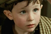 El pequeño niño de Titanic aún recibe esta cantidad de dinero cada año: solo dijo una frase en toda la película 