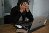 Tras décadas estudiando el trabajo, los expertos alertan: las empresas están "drenando" la motivación a sus empleados. Hay soluciones 