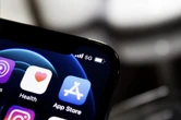 Apple tendrá que dejar de cobrar por los pagos de fuera de la App Store: una jueza acusa a la compañía de mentir y da la razón a Epic 