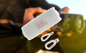 Amazon remata esta bocina JBL con casi 60% de descuento. Incluye suscripción de tres meses de música gratis 