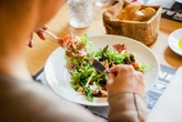 Quiero comer sano y no entiendo las etiquetas de los alimentos. Lo he solucionado pidiéndole a ChatGPT que me las explique 