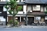 Japón no permitía que los negocios quebrasen y tuvieran que cerrar. Ahora da la espalda a las empresas 'zombi' y a la lealtad laboral 