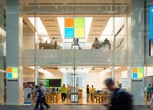 Lo despidieron tras 23 años en Microsoft, pero no puede dejar de ir a la oficina: "me siento responsable de mi equipo" 