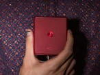 Bonito celular con dos pantallas a 165 Hz y procesador premium. Tiene 1 TB de memoria  