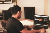 Pornhub, en huelga: deja de operar en Francia por la nueva verificación de edad. España plantea algo similar  