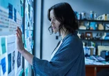 Hoy en Max: dura solo 90 minutos pero esta película con una sola actriz mezcla terror, misterio y ciencia ficción de manera inquietante 