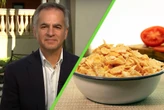 Mientras millones de familias enfrentan la crisis, el CEO de Kellogg’s dice que cenar cereal es la solución 