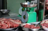 "Me fui con mi loncha de queso y callada de vergüenza": la Gen Z no tiene problemas para comprar en Amazon, pero en una carnicería sí