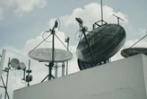 La CRT tiene un nuevo objetivo después del registro de celulares: poner reglas sobre cómo informan en radio y televisión 