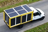 Una camioneta ganó un 30% de autonomía gracias a paneles solares. Cinco años después sabemos por qué esa idea no sirve para el coche eléctrico 