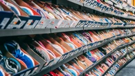 México no quiere que la gente importe zapatos y tenis de China, exigirá pago de impuestos de hasta el 25% 