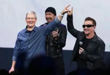 U2 le suplicó a Steve Jobs que les pagara con acciones de Apple: Jobs los convenció de trabajar gratis y encima les pidió promocionar un iPod 