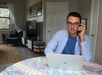 Un gran banco pilla a 1.000 empleados que teletrabajaban pero no usaban el ordenador lo suficiente. Los ha despedido a todos 
