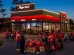 Pizza Hut metió IA en sus sucursales: no hay mejores pizzas ni más ganancias. Solo repartidores con más propinas y una demanda millonaria 