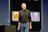 Steve Jobs subió al escenario en 2007 con un iPhone que apenas funcionaba: se salvó con un guión sin improvisación  